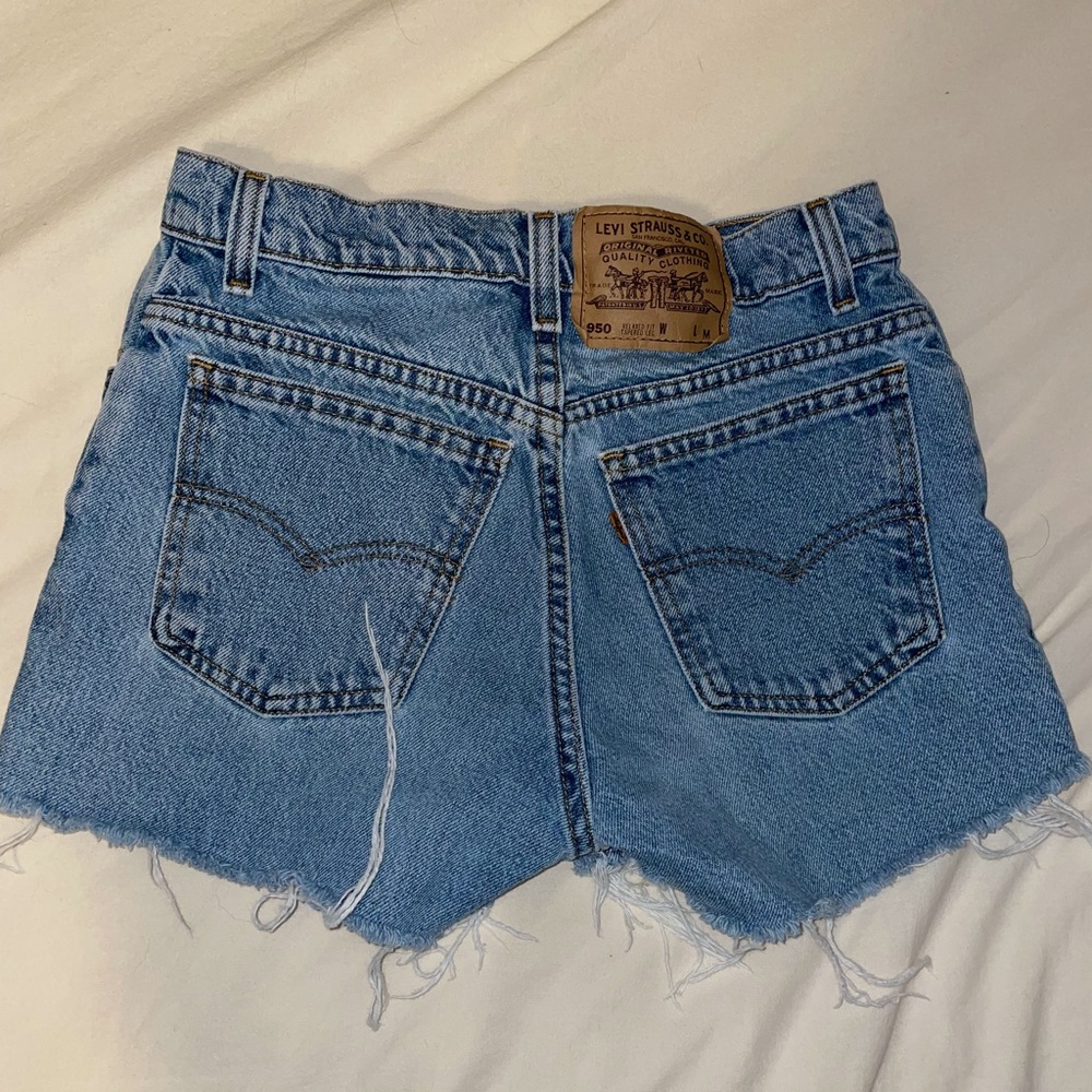 Levi’s 950 Relaxed Fit High Waisted Shorts - Size 7 M